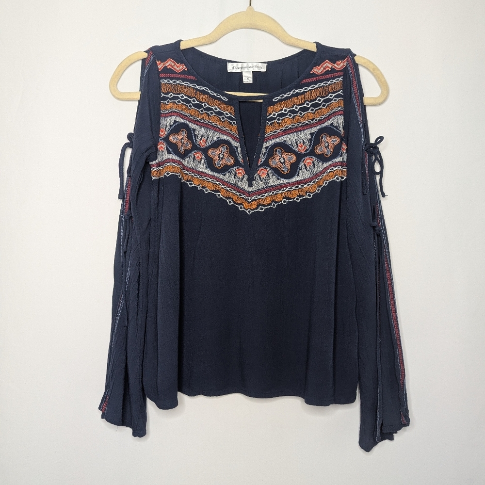 Abercrombie And Fitch Women's Blue Embroidered Open Arm Blouse Size S